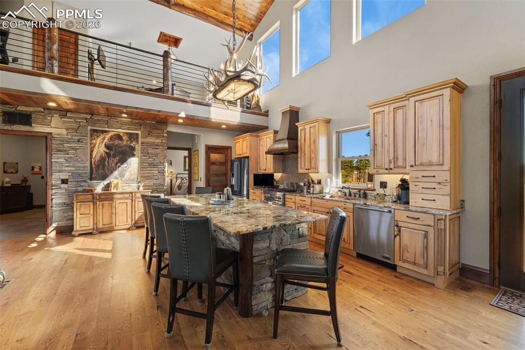 Image 11 of 50: Kitchen