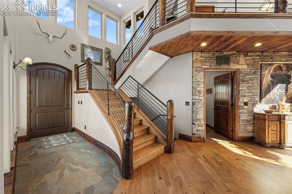 Image 19 of 50: Entry