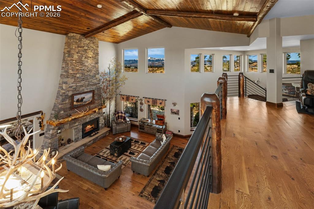 Image 2 of 50: Living Room