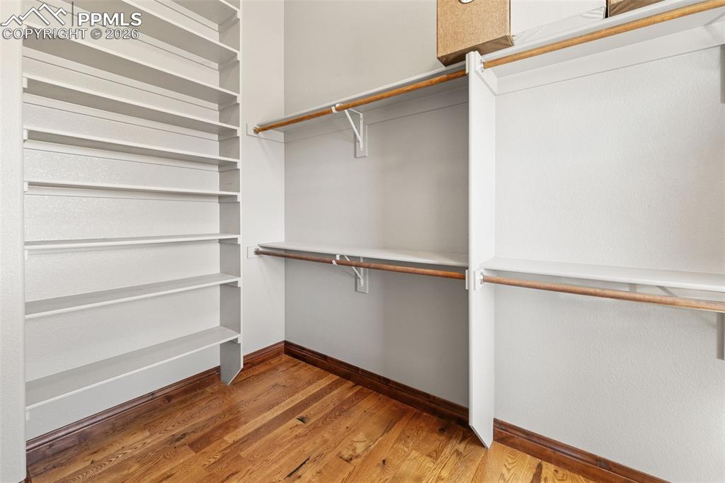 Image 25 of 50: Closet