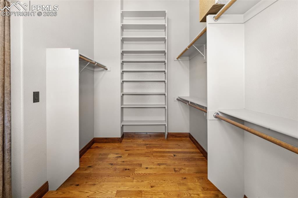 Image 26 of 50: Closet