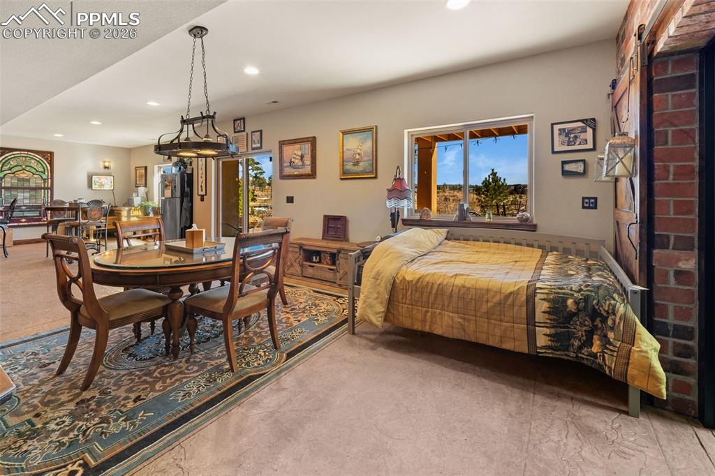 Image 40 of 50: Bedroom