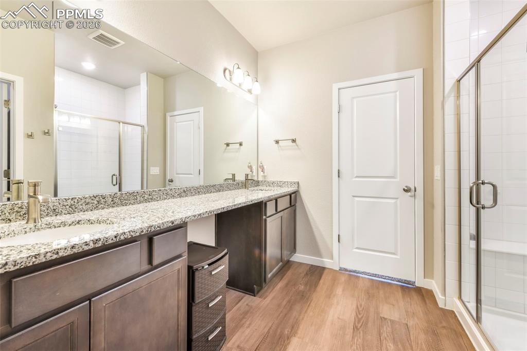 Image 20 of 50: Bathroom