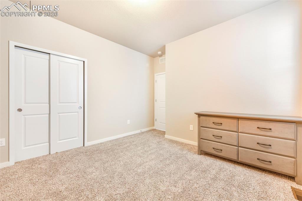 Image 26 of 50: Bedroom