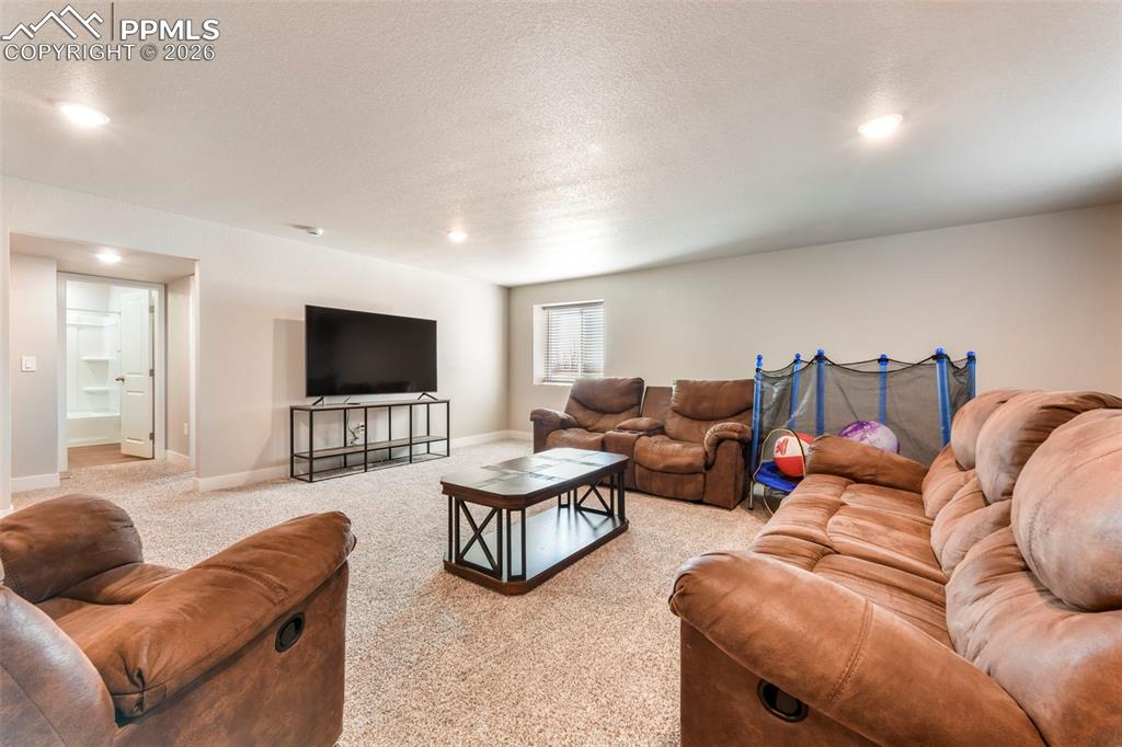 Image 28 of 50: Living Room