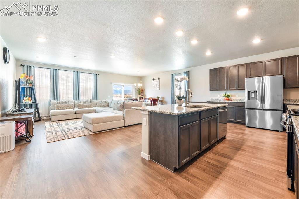 Image 3 of 50: Kitchen