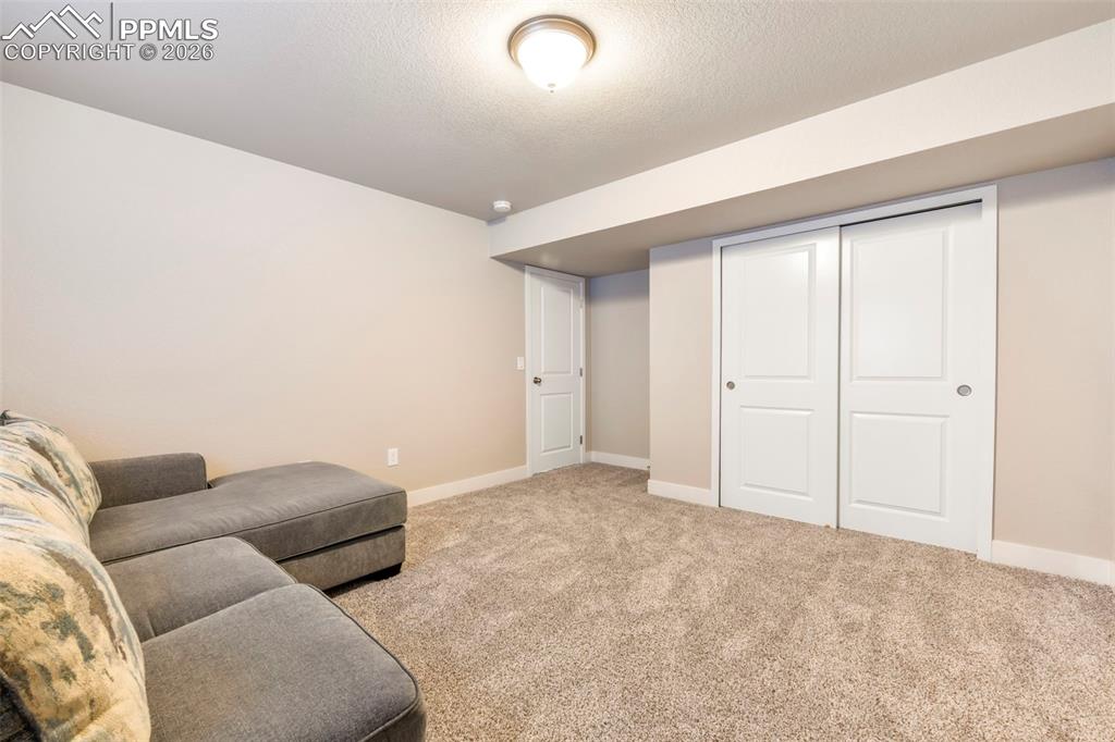 Image 31 of 50: Bedroom