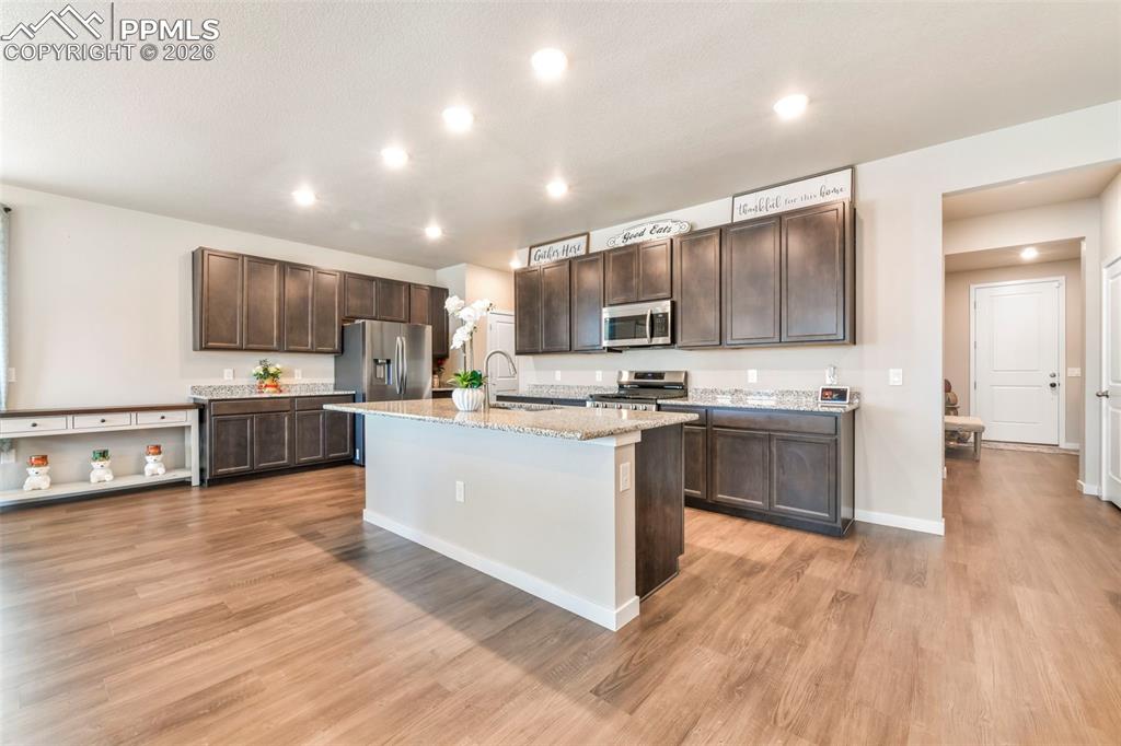 Image 6 of 50: Kitchen