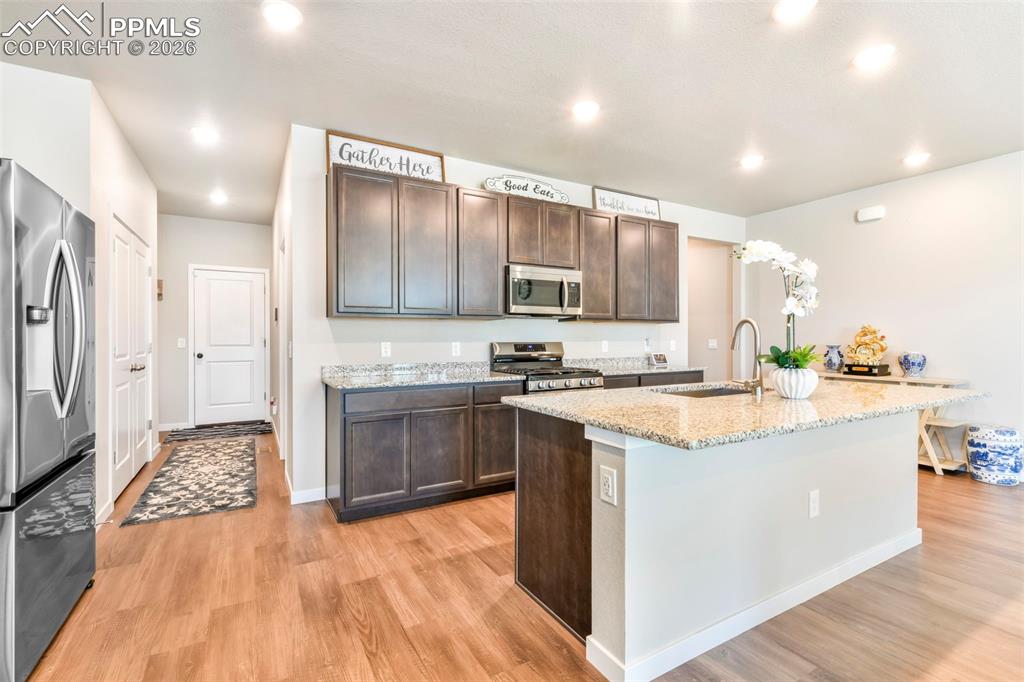 Image 8 of 50: Kitchen