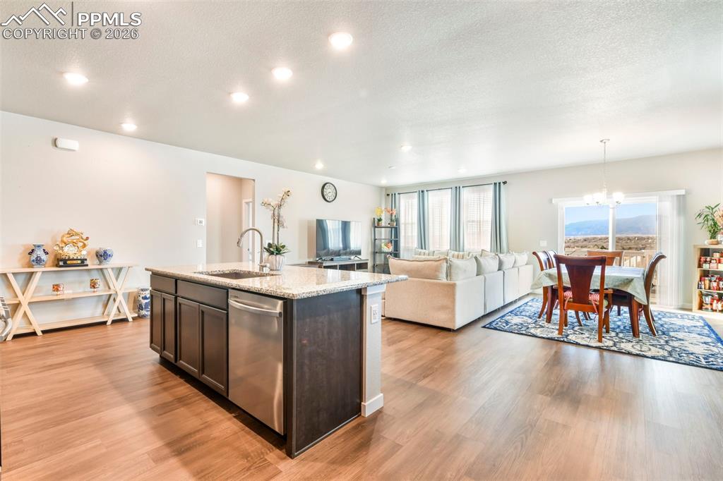 Image 9 of 50: Kitchen