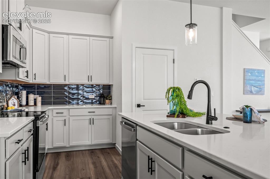 Image 10 of 31: Kitchen