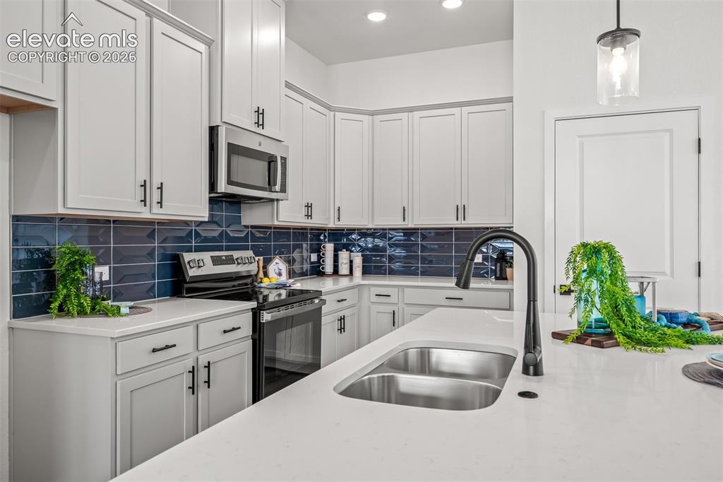 Image 11 of 31: Kitchen