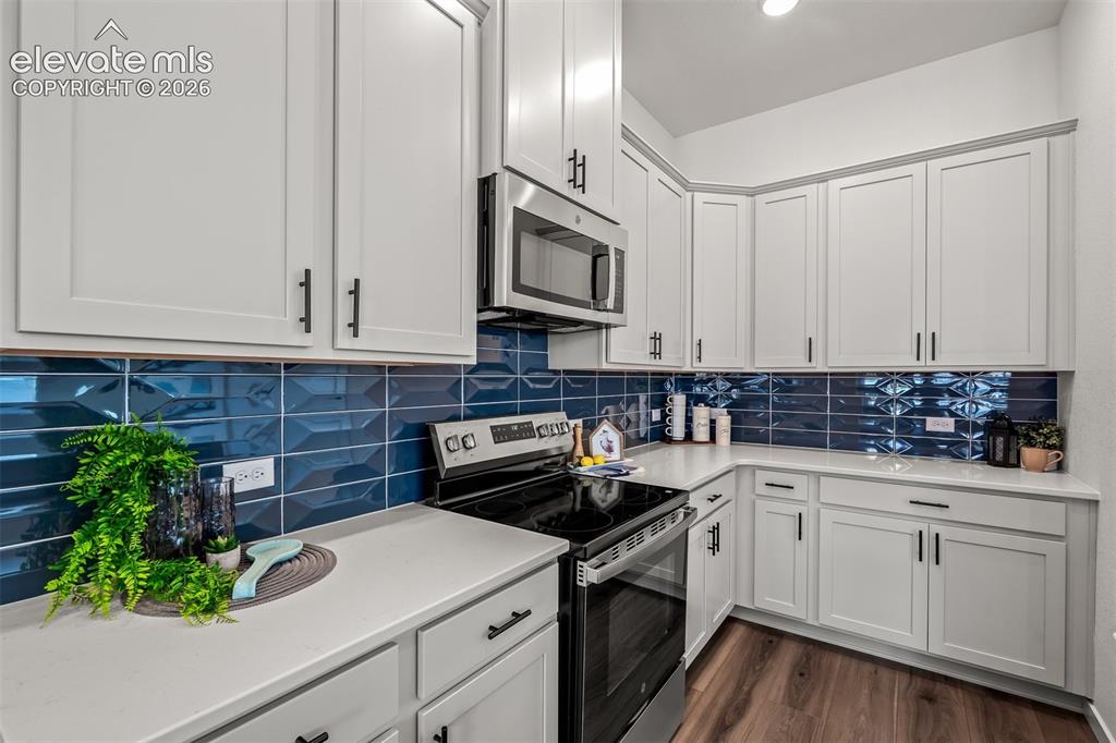 Image 12 of 31: Kitchen