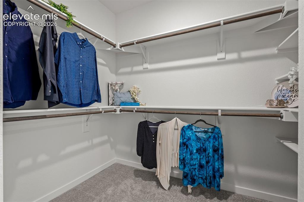 Image 20 of 31: Closet