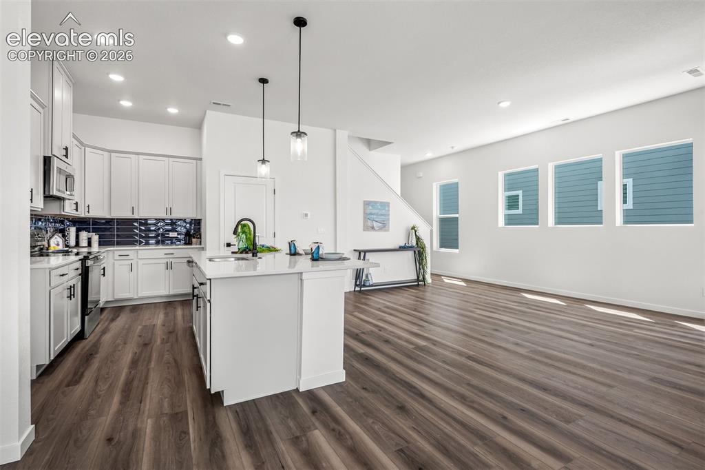 Image 6 of 31: Kitchen