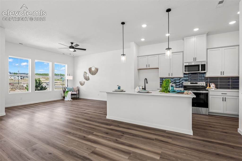 Image 7 of 31: Kitchen