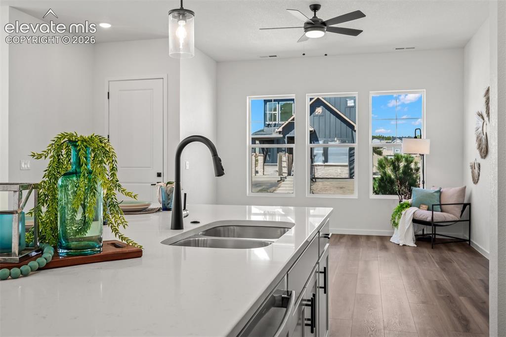 Image 9 of 31: Kitchen