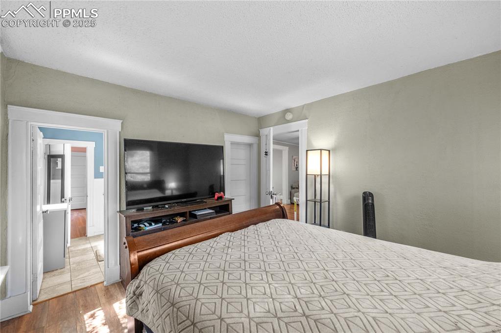 Image 11 of 20: Bedroom