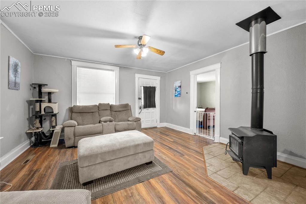 Image 2 of 20: Living Room