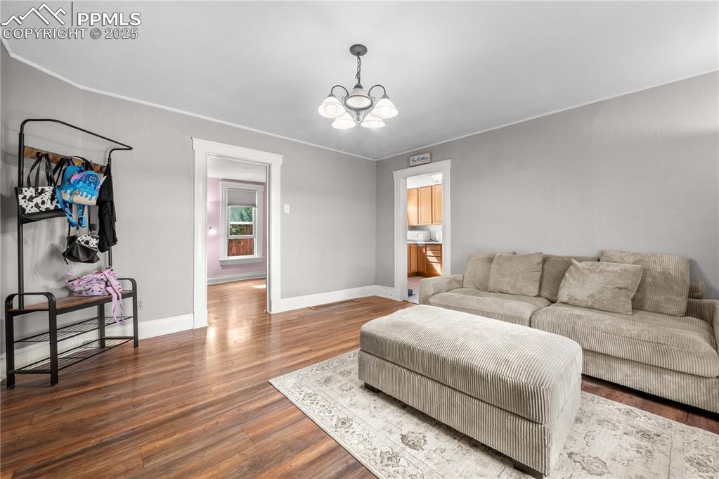 Image 5 of 20: Living Room