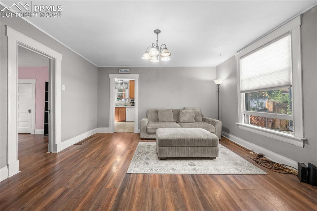 Image 6 of 20: Living Room