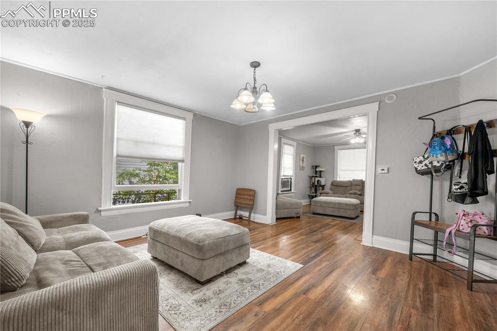 Image 7 of 20: Living Room
