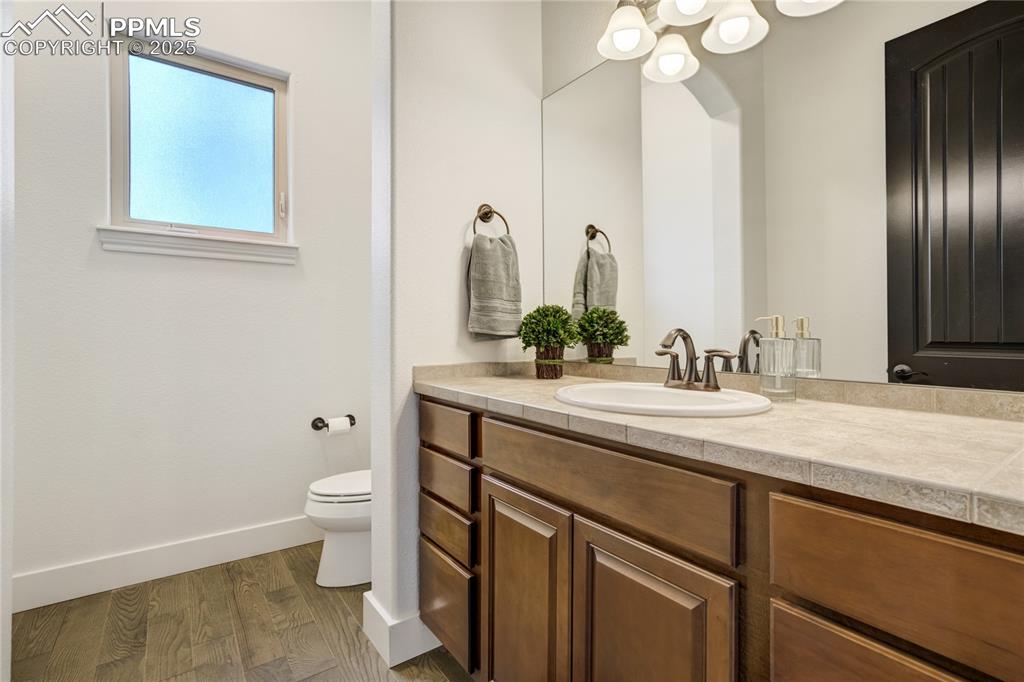 Image 18 of 50: Bathroom