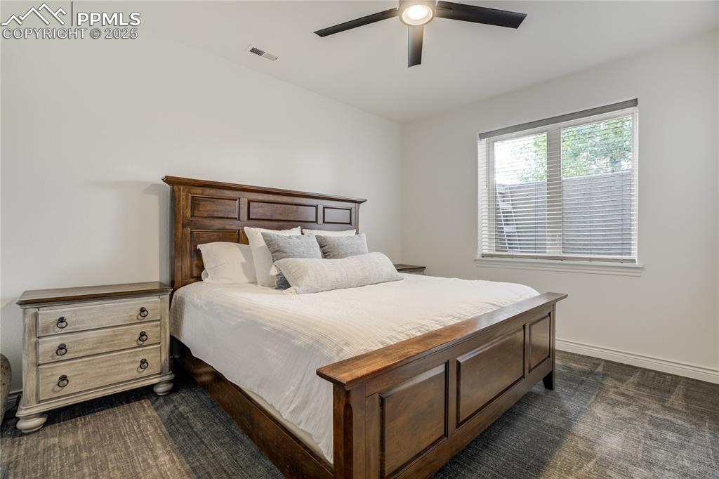 Image 35 of 50: Bedroom