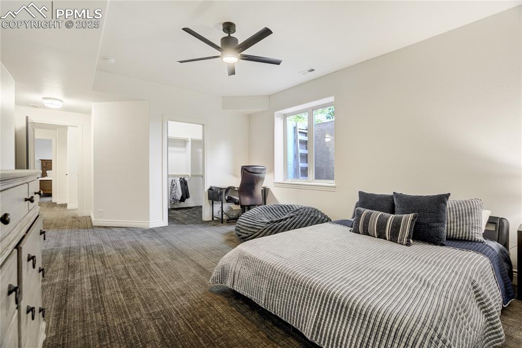 Image 37 of 50: Bedroom