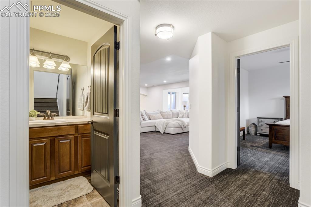 Image 38 of 50: Bathroom