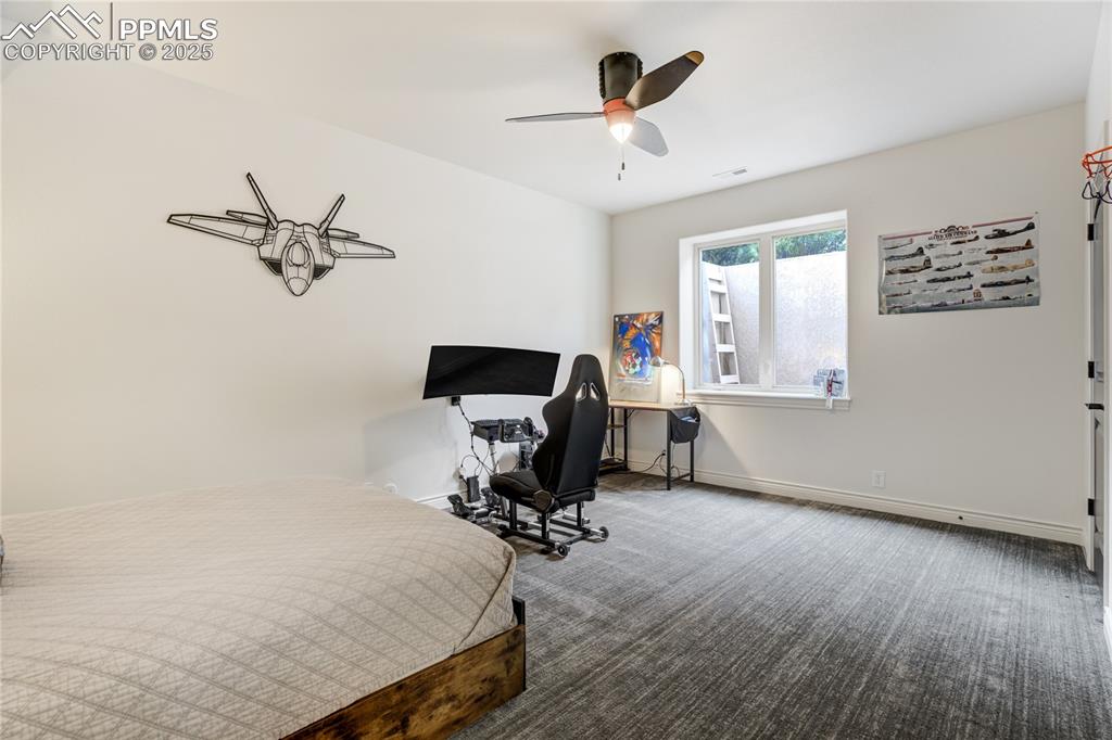 Image 39 of 50: Bedroom