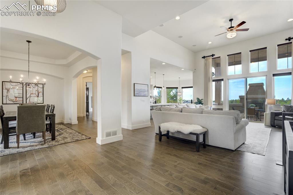 Image 4 of 50: Living Room