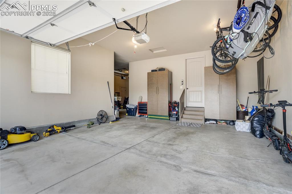 Image 41 of 50: Garage