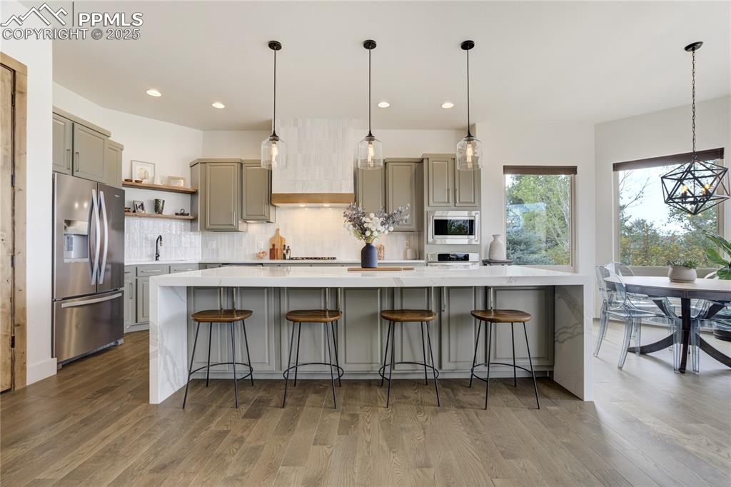 Image 9 of 50: Kitchen