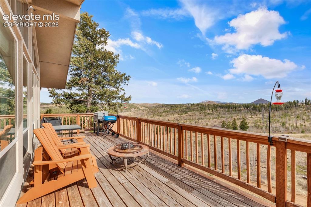 Image 5 of 22: Deck