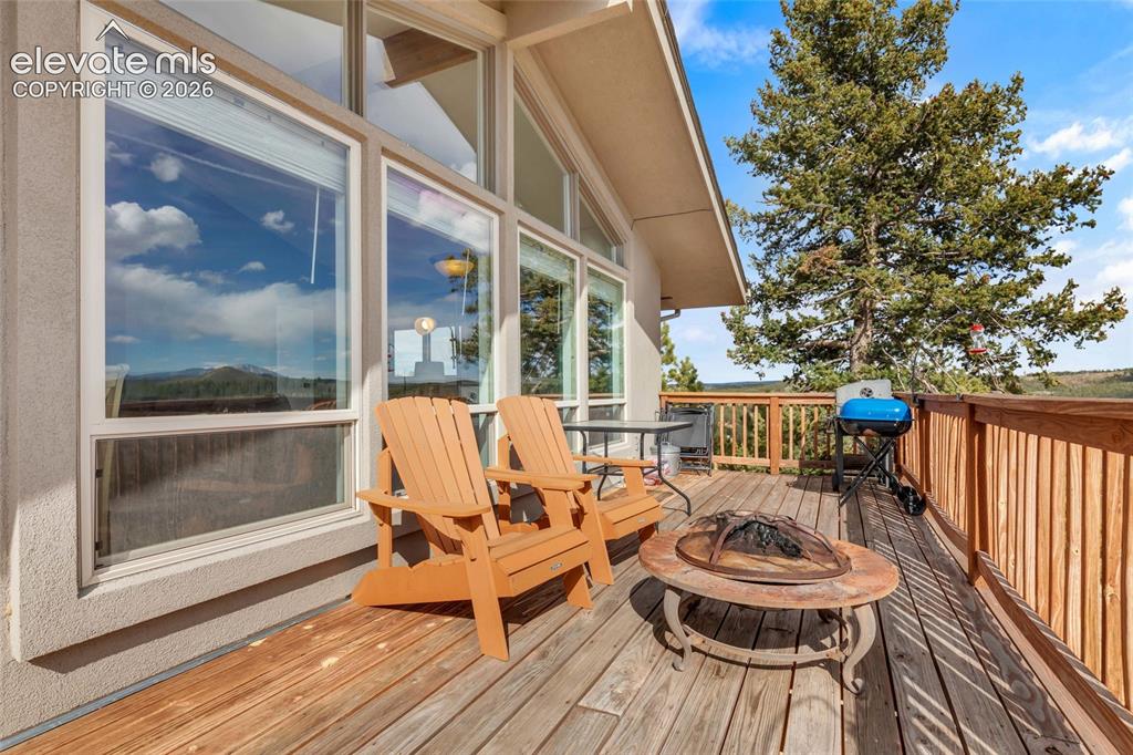 Image 6 of 22: Deck
