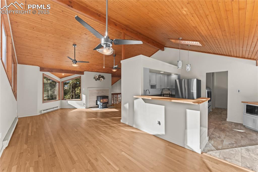 Image 13 of 38: Living Room