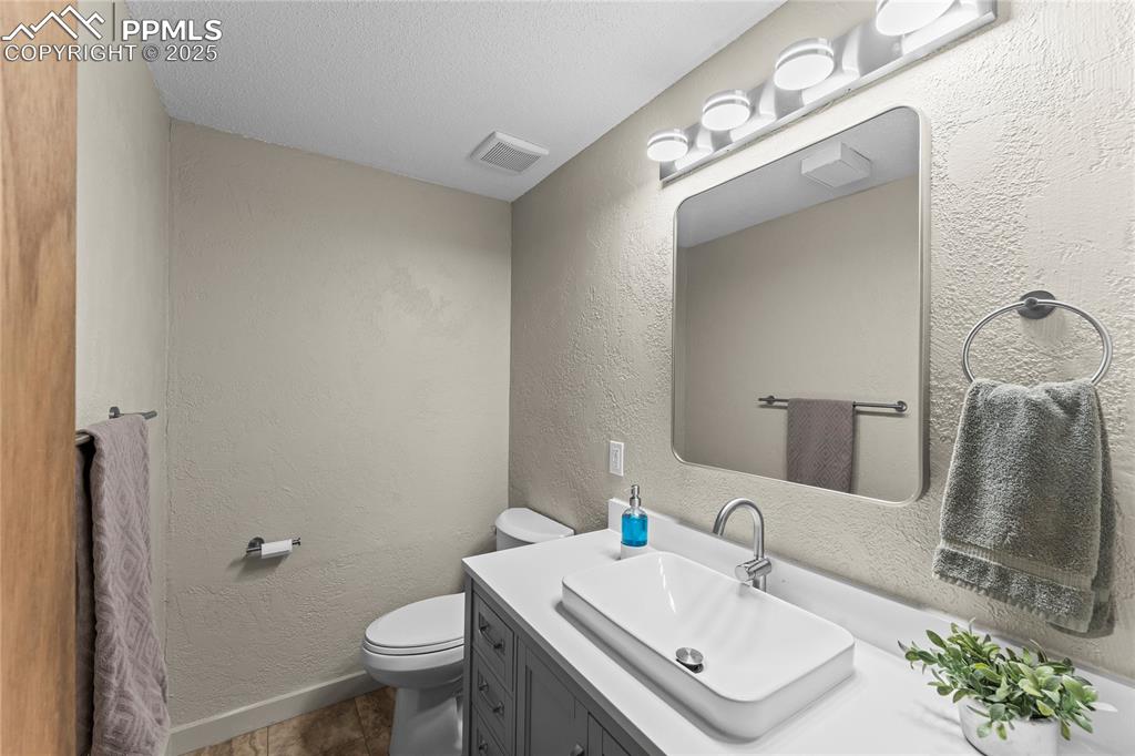 Image 32 of 38: Bathroom