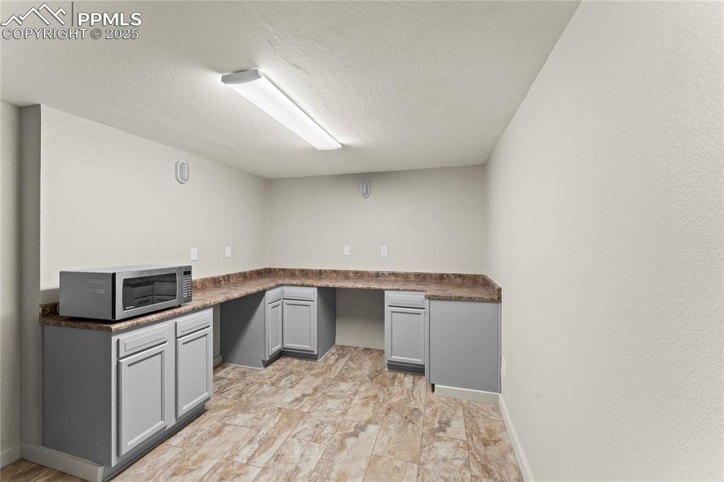 Image 33 of 38: Utility Room