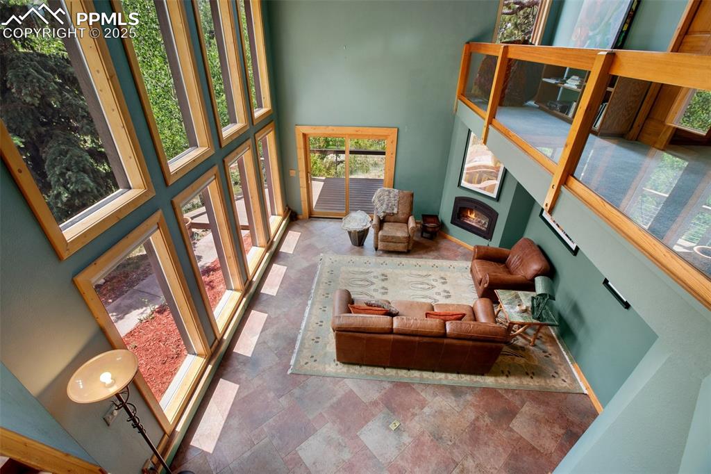 Image 18 of 50: Loft