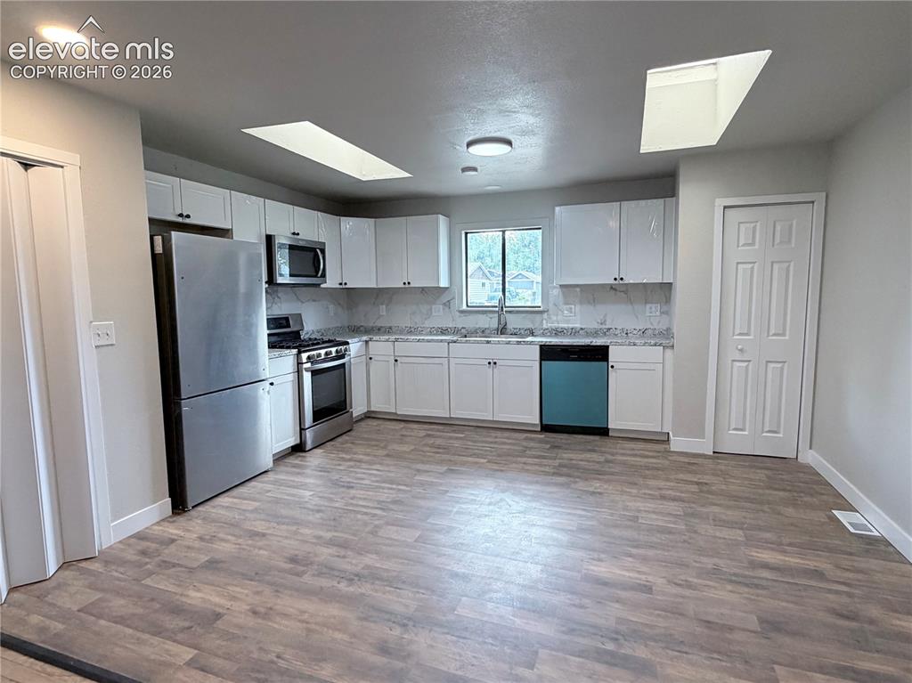 Image 3 of 10: Kitchen