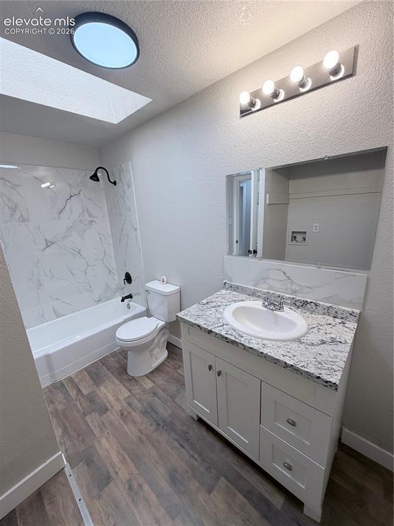 Image 8 of 10: Bathroom