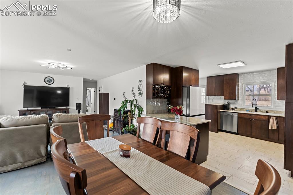 Image 16 of 38: Dining Area