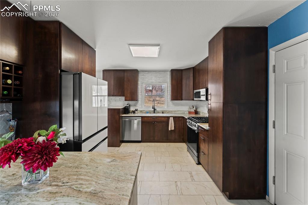 Image 17 of 38: Kitchen