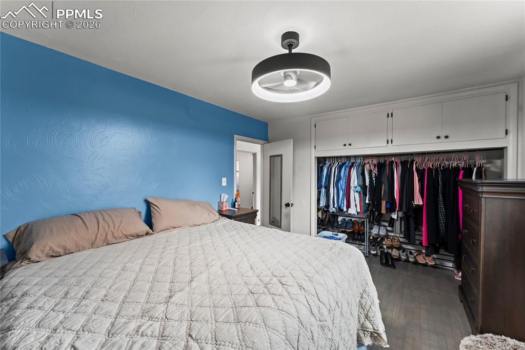 Image 22 of 38: Bedroom