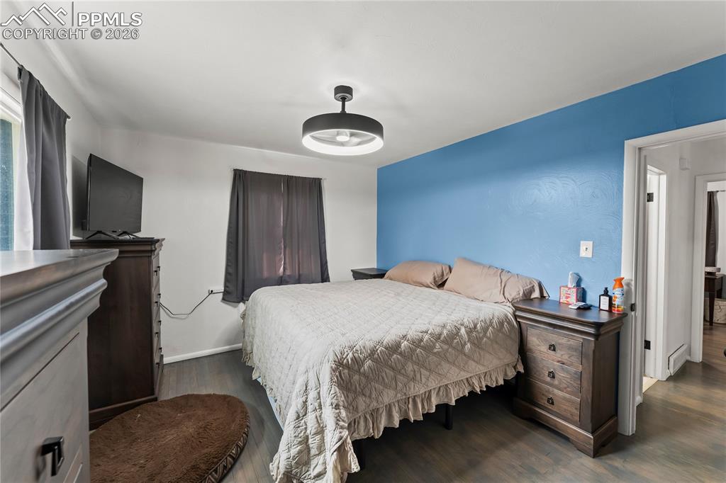 Image 23 of 38: Bedroom