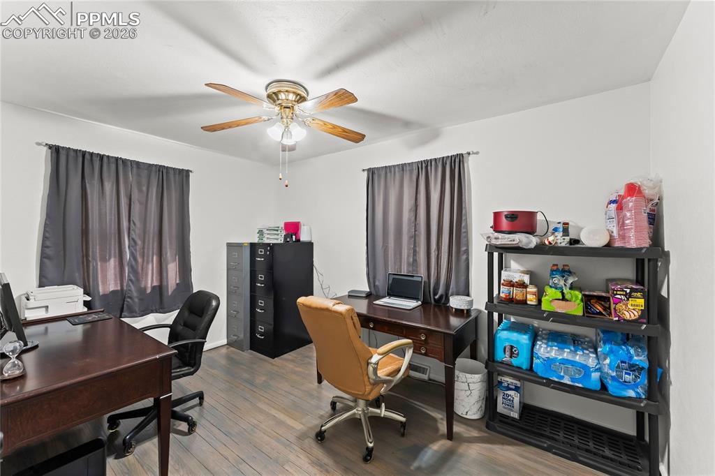 Image 26 of 38: Office