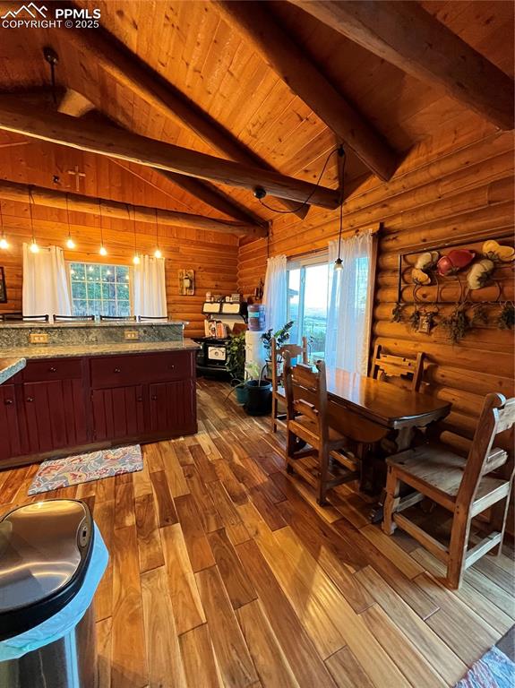 Image 15 of 29: Kitchen