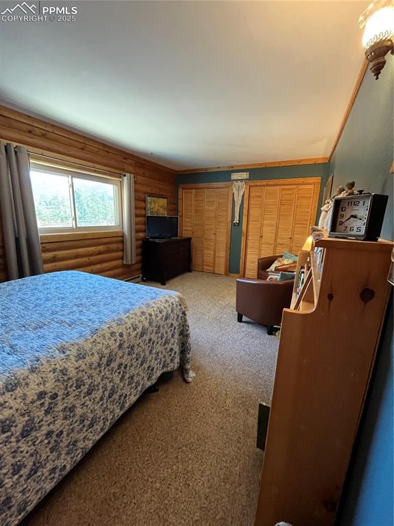 Image 17 of 29: Bedroom