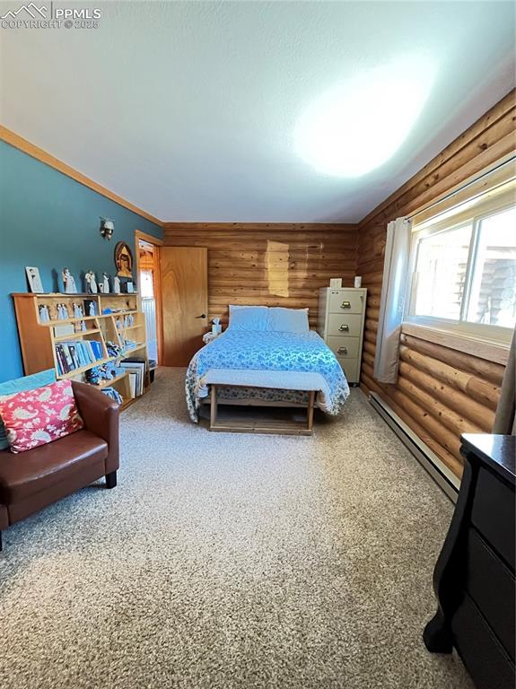 Image 18 of 29: Bedroom
